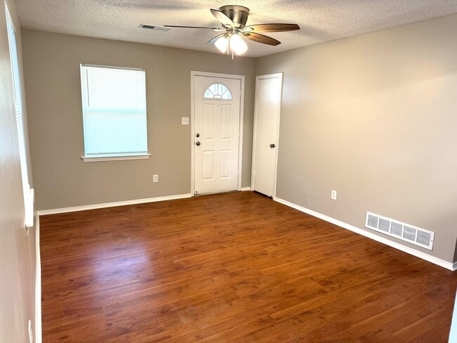 Building Photo - 6475 Yorkshire Rd