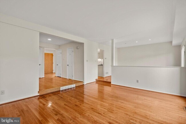 Building Photo - 11 Treaty Dr