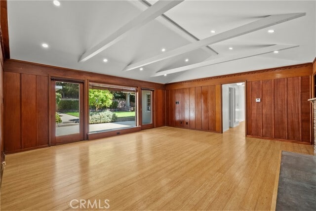 Building Photo - 523 Meadows Dr