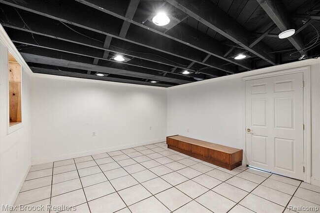 Building Photo - 1652 Graefield Rd