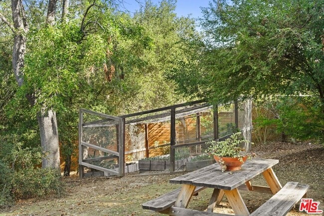 Building Photo - 21273 Entrada Rd