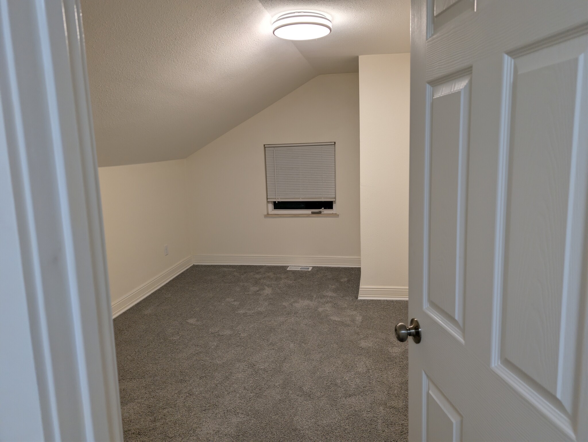 Building Photo - 3603 Sunnyview Rd NE