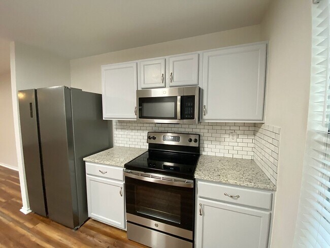 Building Photo - Washer/Dryer Included – Move-In Ready Home in Hills of Shaenfield!
