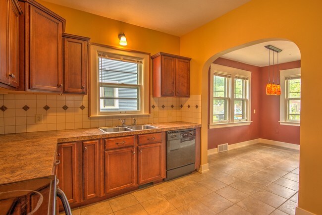 Building Photo - 52 Richards Ave NW