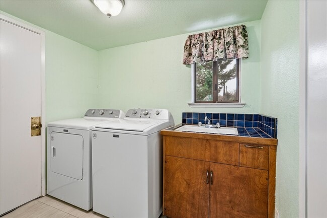 Building Photo - 29295 Glacier Dr