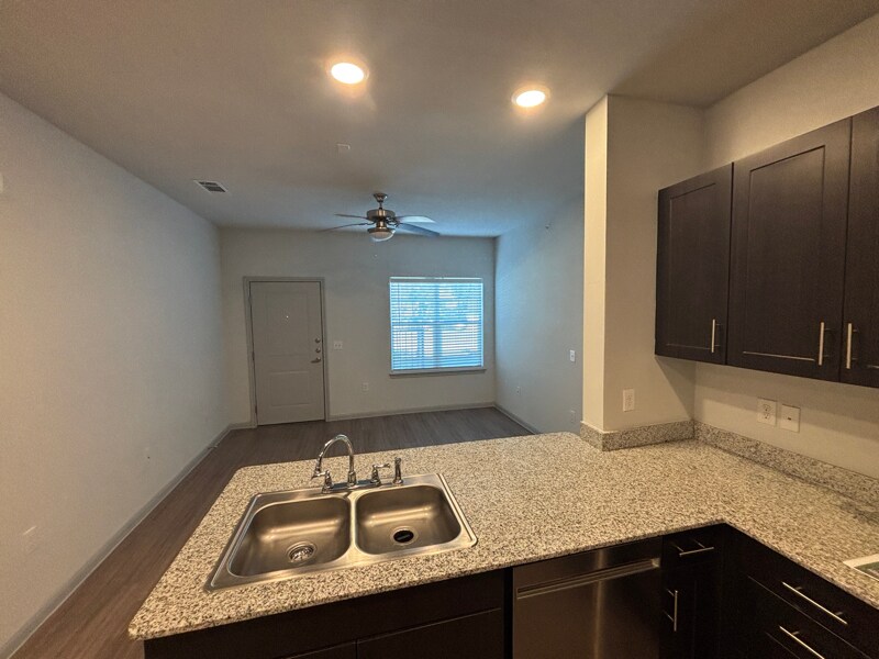 Building Photo - 950 FM2001