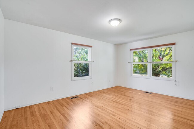 Building Photo - Beautiful 4 Bed, 2 Bath Rental Home in Hap...