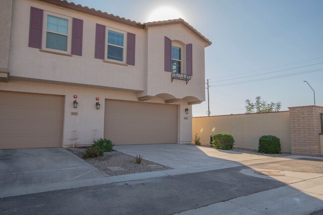 Building Photo - Brand New luxurious Model Home in Warner Meadows!