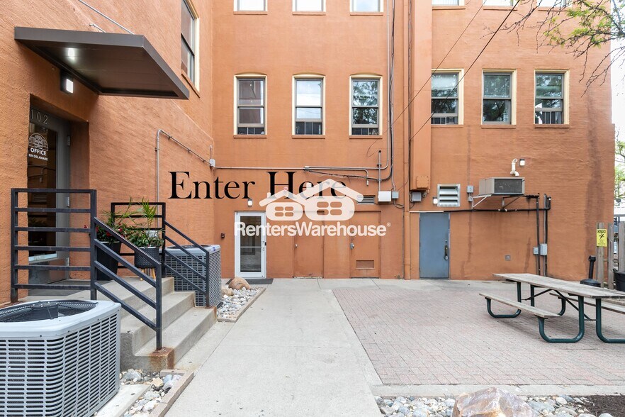 Building Photo - 412 Delaware St