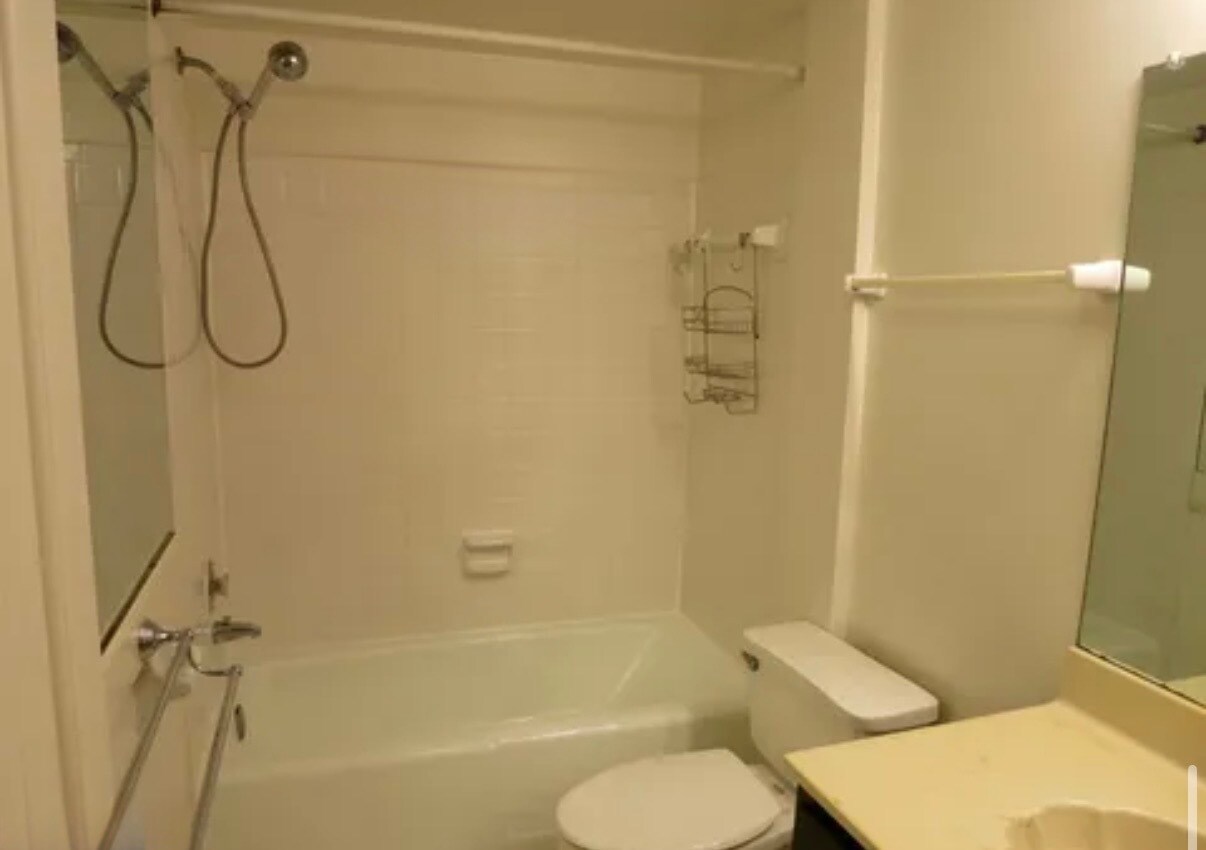 Building Photo - 420 1/2 N Saint Asaph St