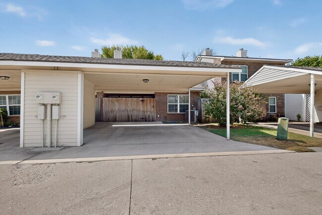 Building Photo - 829 Summercreek Dr