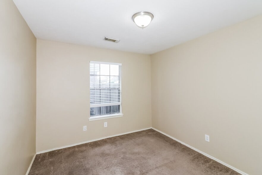 Building Photo - 6618 Sutton Meadows Dr