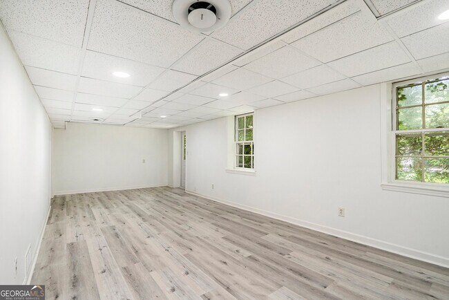Building Photo - 525 Abernathy Rd NE