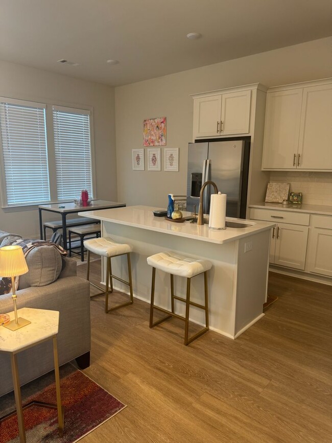 Building Photo - Glenwood Townhomes Unit #103