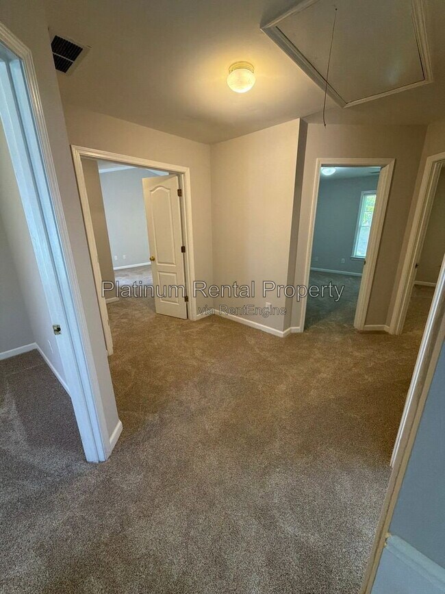 Building Photo - 4755 Agate Dr