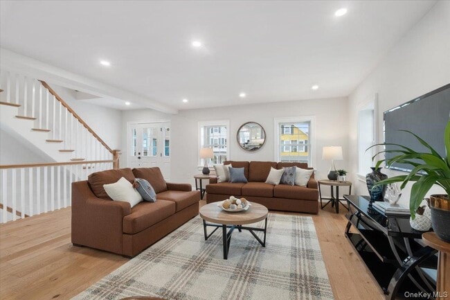 Building Photo - 32 Ackerman St