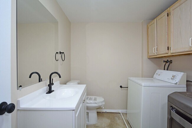 Building Photo - Beautifully Updated 3-Bed 2-Bath Townhouse in Savage - Available Now!