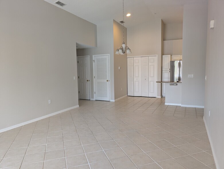 Building Photo - 4212 Central Sarasota Pky