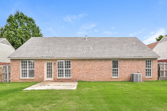 Building Photo - 1801 Cherry Creek Dr