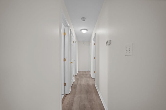 Building Photo - 340 Circle Dr