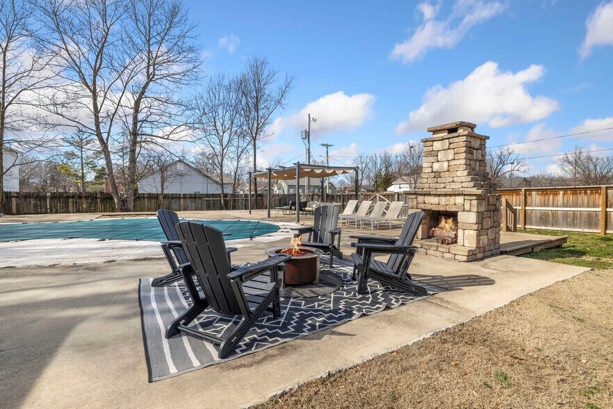 Building Photo - 302 S Shiloh St