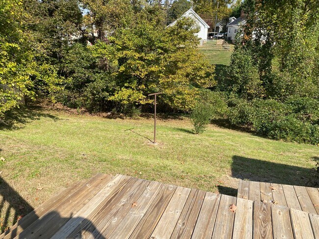 Building Photo - Cozy 2 Bed/2 Bath 1 Story Bungalow - Large...