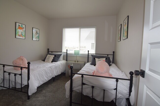 Building Photo - 2929 Sunburst Dr