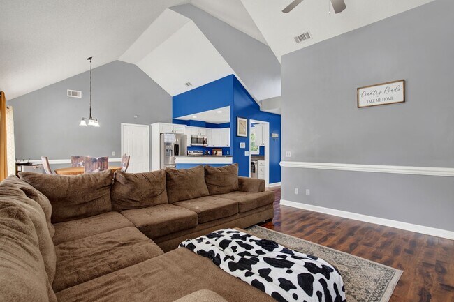 Building Photo - 211 Mikal Dr