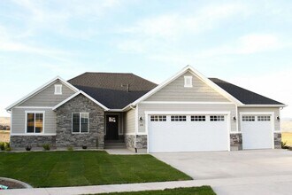 Building Photo - Saratoga Springs Home