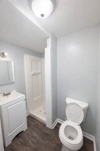 Building Photo - 37 Maple St