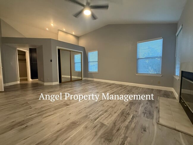 Building Photo - 9131 Brienne Way