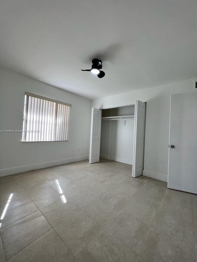 Building Photo - 810 SW 105th Ave