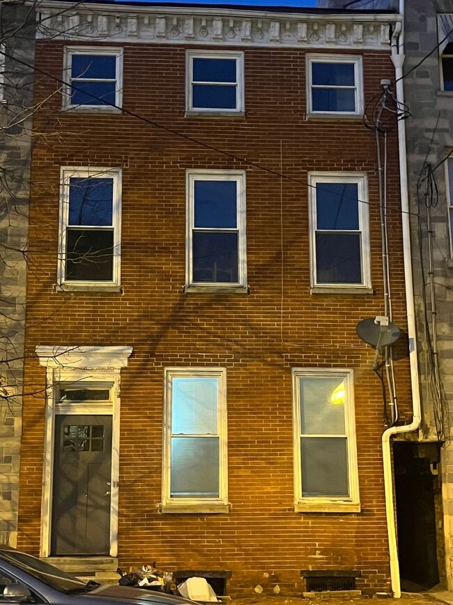 Building Photo - Newly remodeled 2br w off st parking laundry