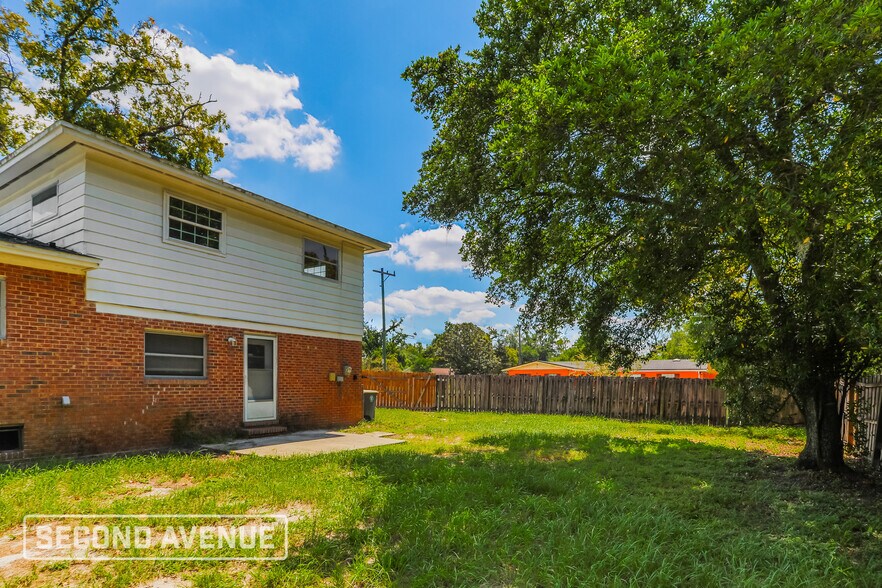 Building Photo - 5943 Jaguar Dr W