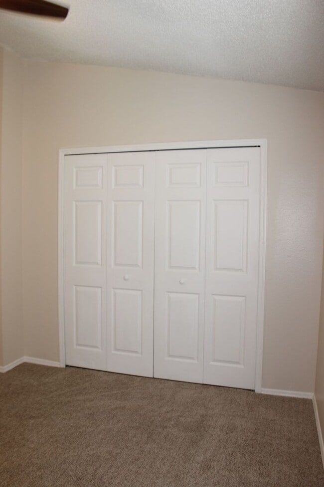 Building Photo - Beautiful 2 Bedroom, 2.5 Bath Townhome in Private Gated Community Of Hunter's Key In New Tampa