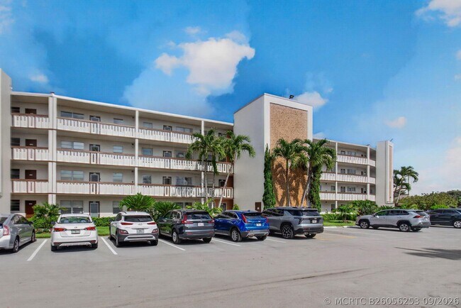 Building Photo - 4028 Hythe B