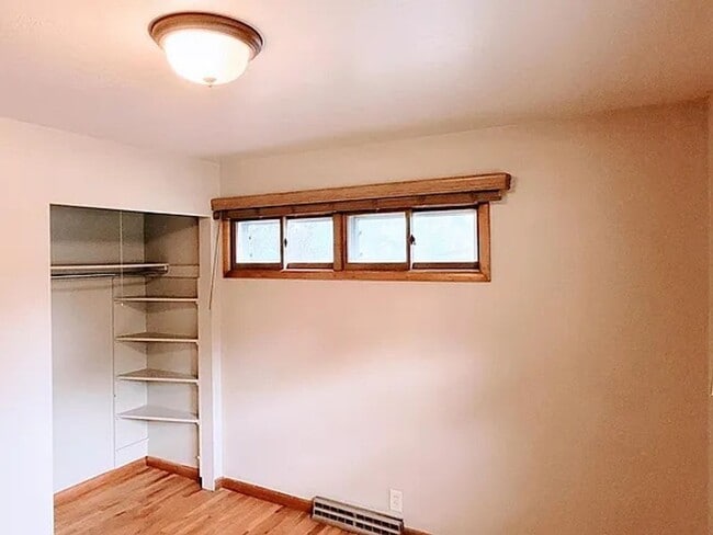 Building Photo - 1321 Lakewood Dr