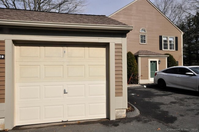 Building Photo - 37 Newberry Ln