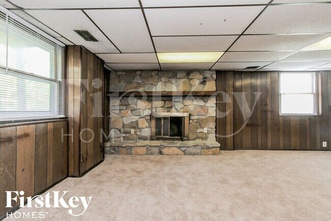 Building Photo - 1425 N Bolton Ave