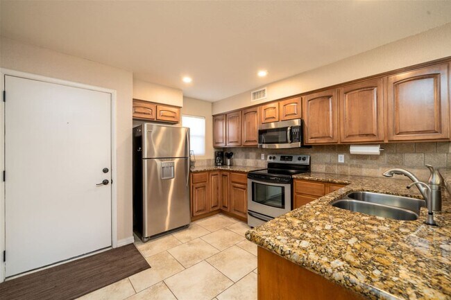 Building Photo - 2 Bedroom - 2 Bath Condo