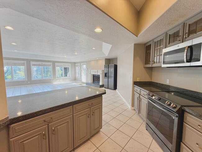 Building Photo - Garden Level in Luxury Home Available Now