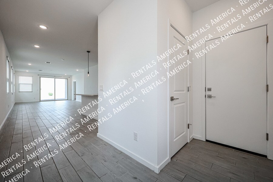Building Photo - 40322 W Hillman Dr