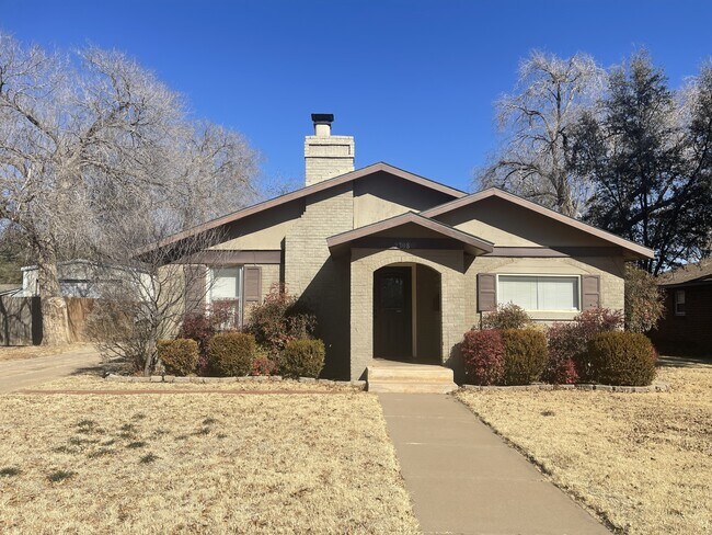 Building Photo - 2708 22nd St