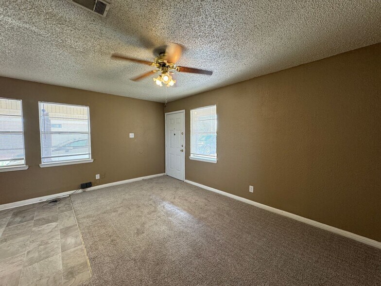 Building Photo - 804-804 Williamson Dr