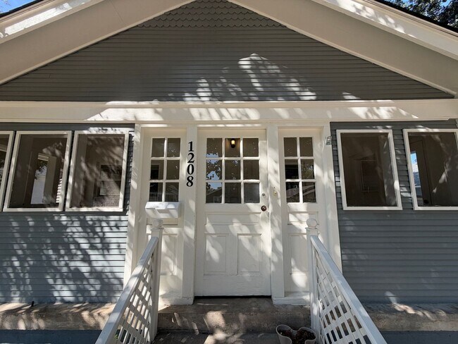 Building Photo - 1208 S Florence Pl