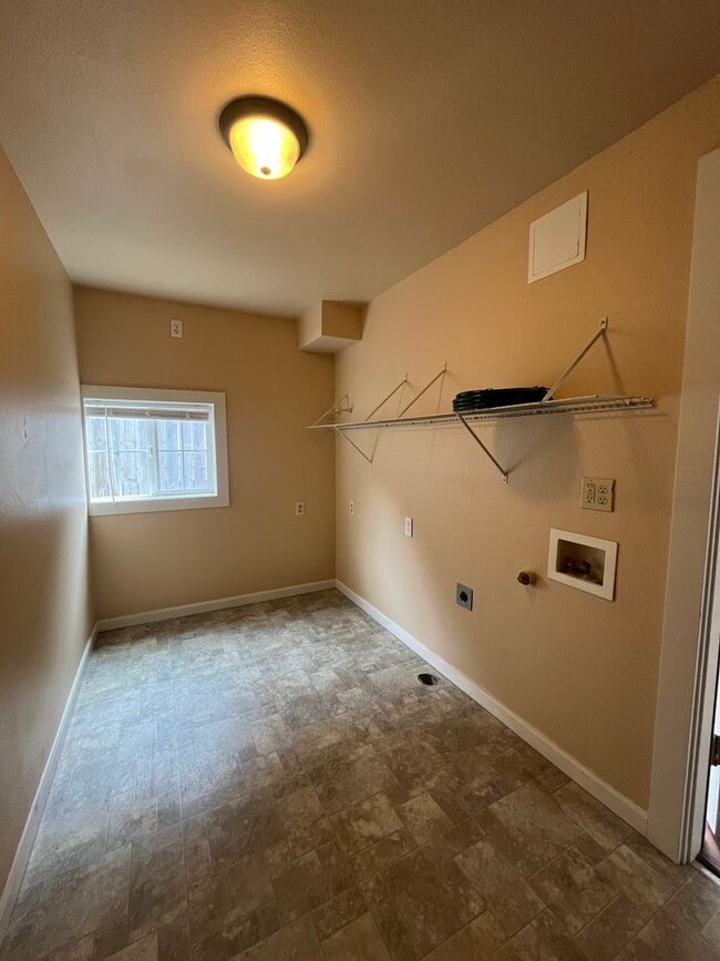 Building Photo - 2-Bedroom 1-Bathroom unit W/ private deck and yard