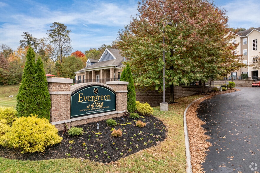 Building Photo - Evergreen at the Bluffs