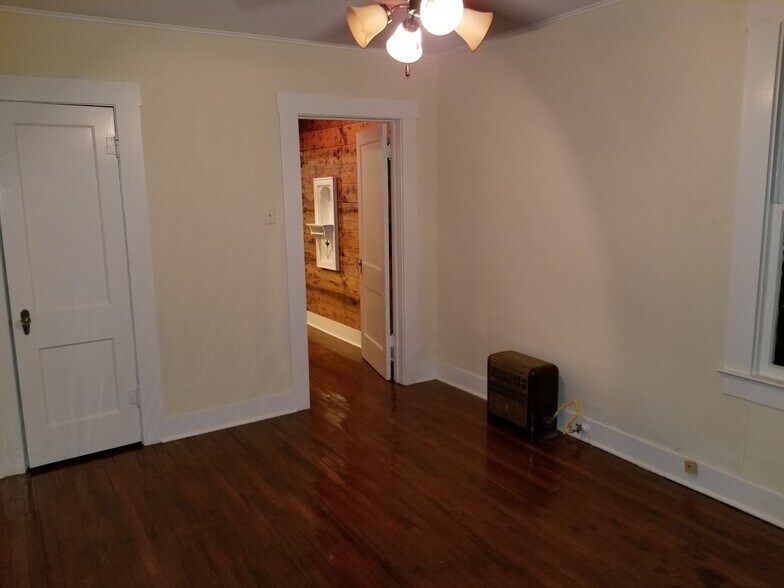 Building Photo - 922 Howard St