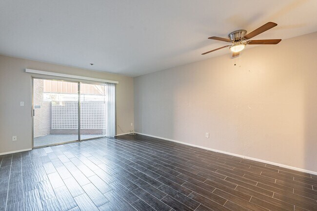 Building Photo - Two Bedrooms in Old Town Scottsdale - Available November 5, 2025!