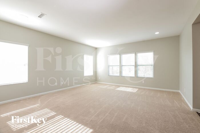 Building Photo - 3643 Creekside Dr